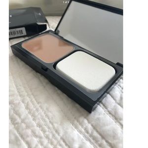 Bobbi Brown Skin Weightless Powder . Almond 7